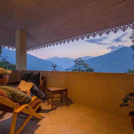 La Ipsing Farm By Stayvista - 3 Bhk Villa With Balcony, Mountain View, Indoor Games, And Pet Friendly Samdong Eksteriør bilde
