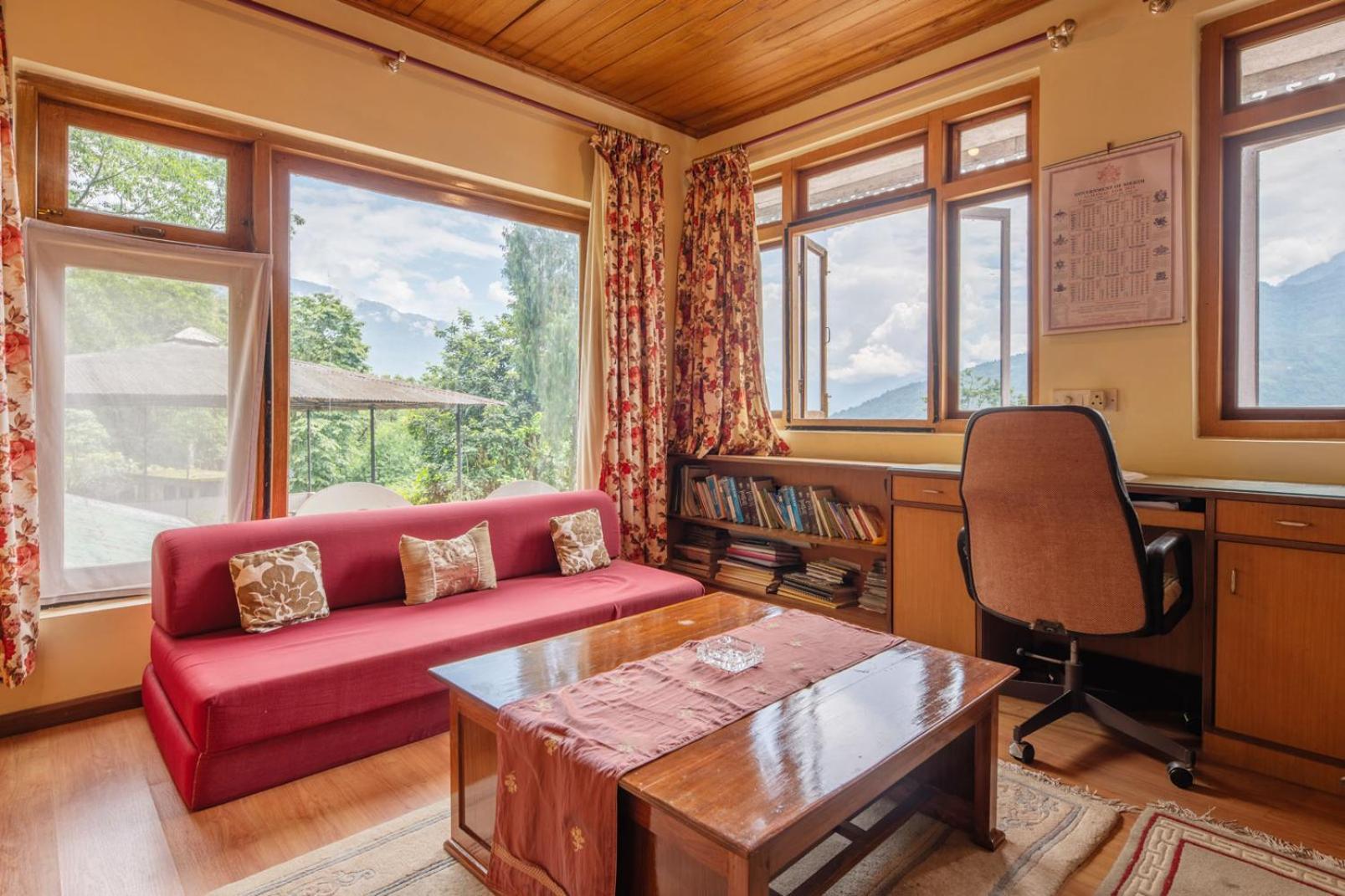 La Ipsing Farm By Stayvista - 3 Bhk Villa With Balcony, Mountain View, Indoor Games, And Pet Friendly Samdong Eksteriør bilde