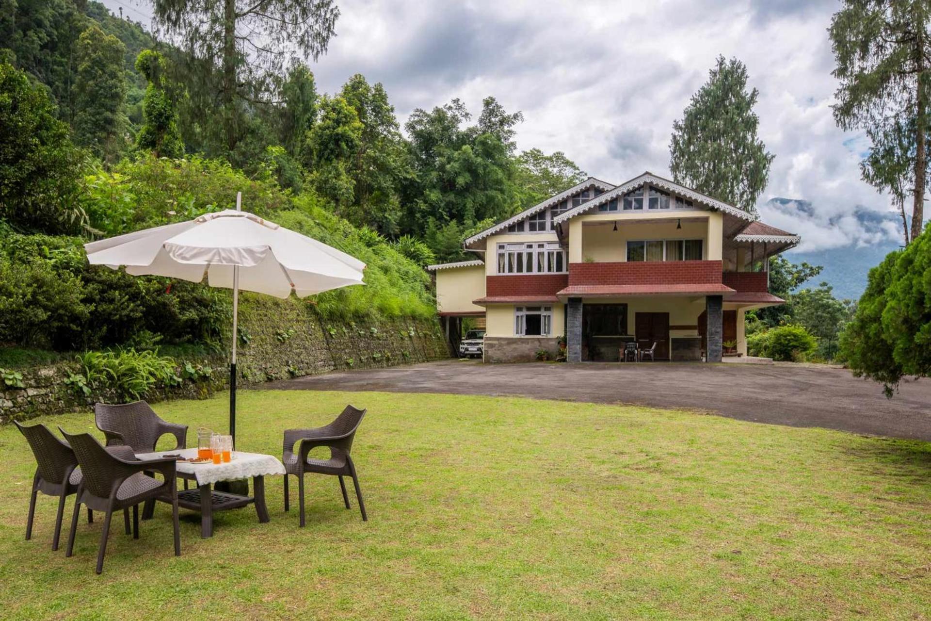 La Ipsing Farm By Stayvista - 3 Bhk Villa With Balcony, Mountain View, Indoor Games, And Pet Friendly Samdong Eksteriør bilde