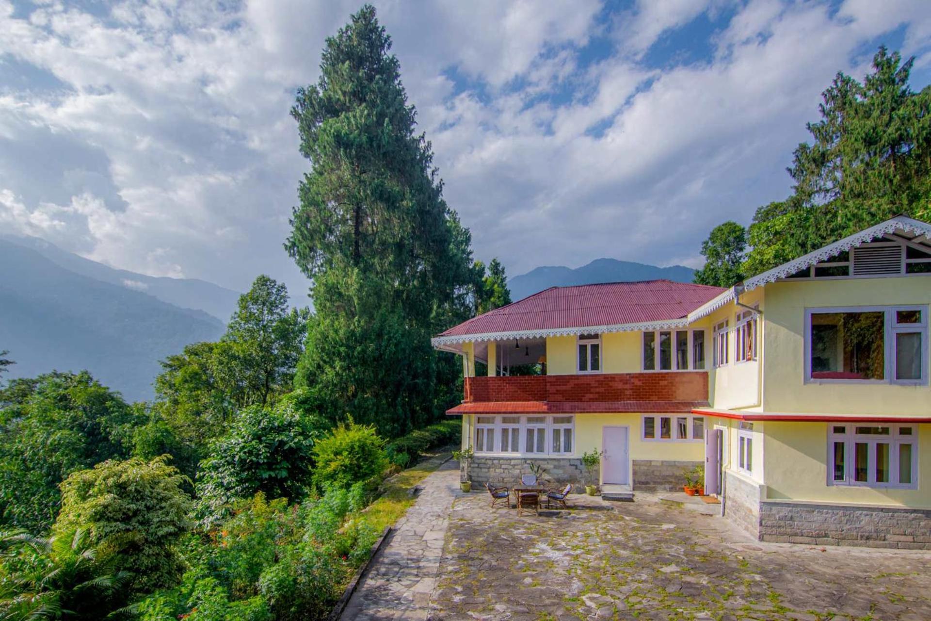 La Ipsing Farm By Stayvista - 3 Bhk Villa With Balcony, Mountain View, Indoor Games, And Pet Friendly Samdong Eksteriør bilde